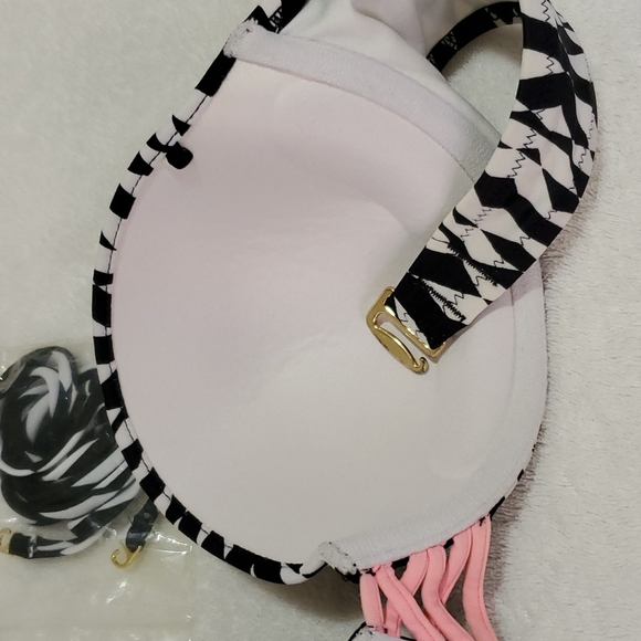 Victoria's Secret Black and White Swimsuit - Picture 5 of 7